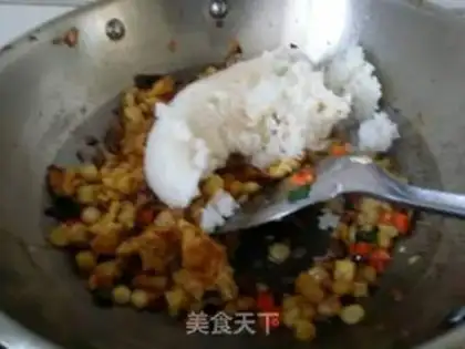 Make Pineapple chicken leg fried rice step 5