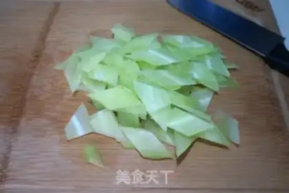 Make Eggs fried step 1