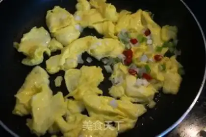 Make Eggs fried step 3