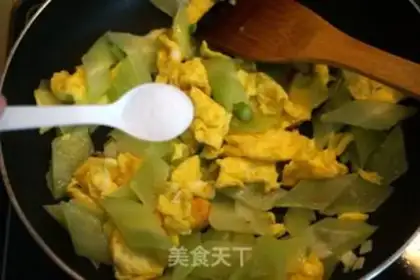 Make Eggs fried step 4