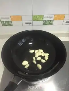 Make Squirty clams, spicy pot step 1