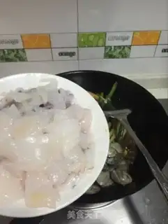 Make Squirty clams, spicy pot step 5