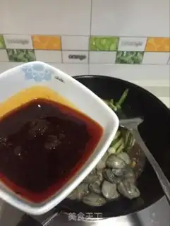 Make Squirty clams, spicy pot step 6