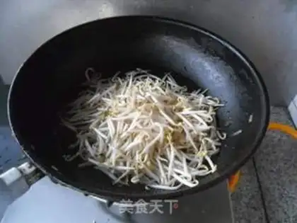 Make "Red oil green bean sprouts." step 2