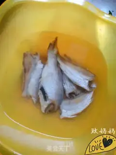 Make Microwave steamed fish dry step 0