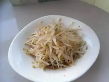 Make "Red oil green bean sprouts." step 8