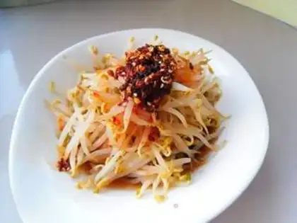 Make "Red oil green bean sprouts." step 10