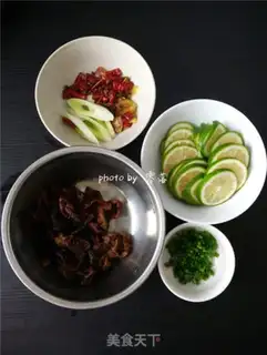 Make Lemon spicy chicken pan step 1