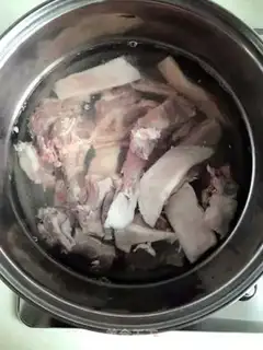 Make Hands on lamb step 1