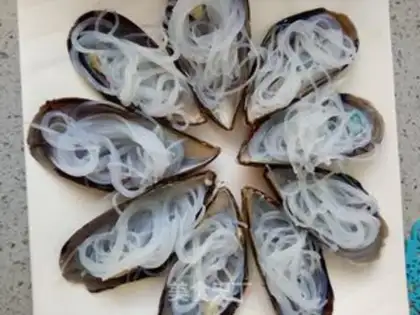 Make Garlic fan mussels step 11
