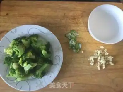 Make Garlic broccoli step 1