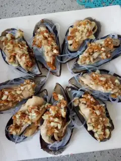 Make Garlic fan mussels step 13