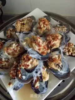 Make Garlic fan mussels step 16