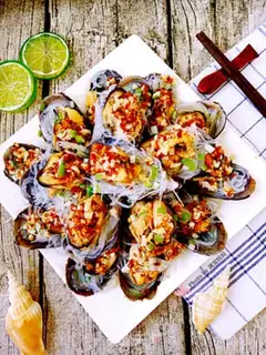 Make Garlic fan mussels step 17