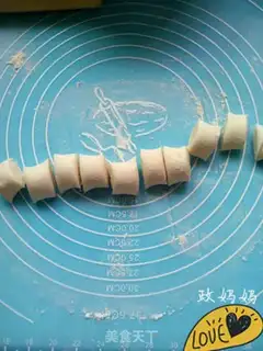 Make Almond balls step 8