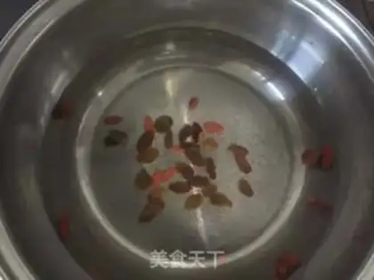Make A little raisin porridge step 0