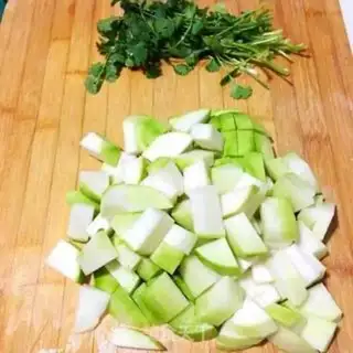 Make Five flowers for radish step 1