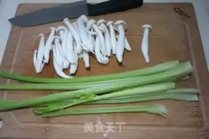 Make Celery and crab mushrooms step 0
