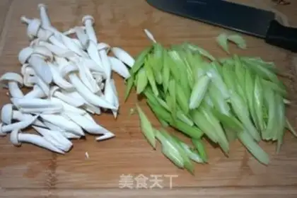 Make Celery and crab mushrooms step 1
