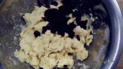 Make Cardiac cranberry scone step 4