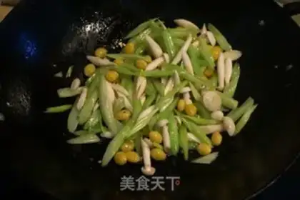 Make Celery and crab mushrooms step 4