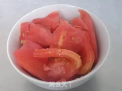 Make Tomato eggs and peas step 1