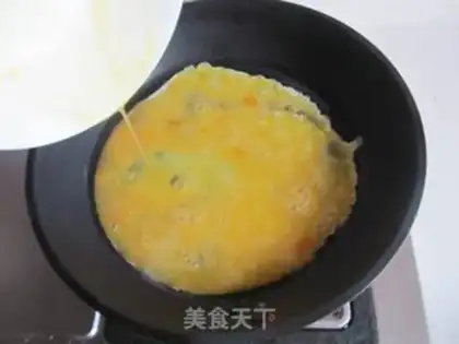 Make Seafood mushroom fried eggs step 2