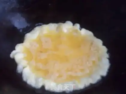 Make Tomato eggs and peas step 2