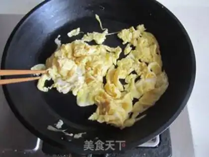 Make Seafood mushroom fried eggs step 3