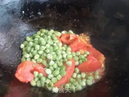Make Tomato eggs and peas step 4