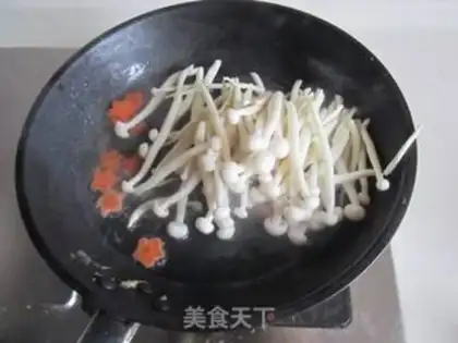 Make Seafood mushroom fried eggs step 5