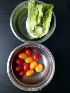 Make A rice cake salad step 2