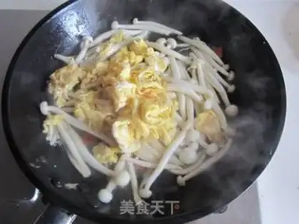 Make Seafood mushroom fried eggs step 7