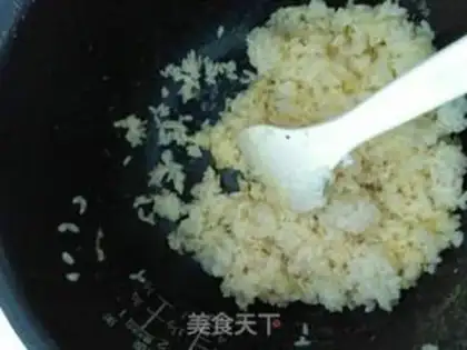 Make Delicious egg fried rice step 1