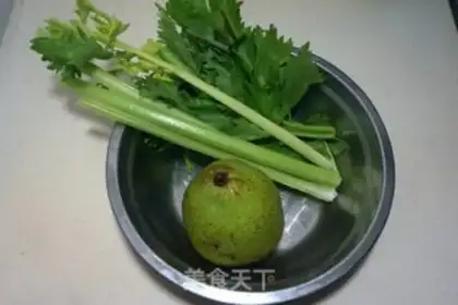Make Pear celery juice step 0