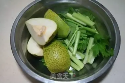Make Pear celery juice step 1