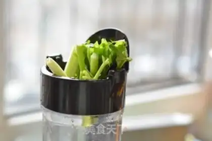 Make Pear celery juice step 3
