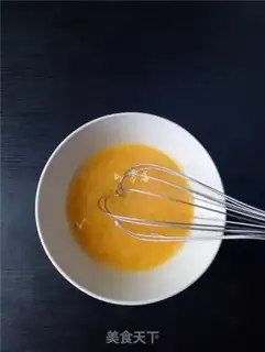 Make Scrambled eggs step 1