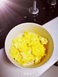 Make Autumn chicken fried eggs step 1