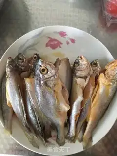 Make Dried and fried yellowfish step 0