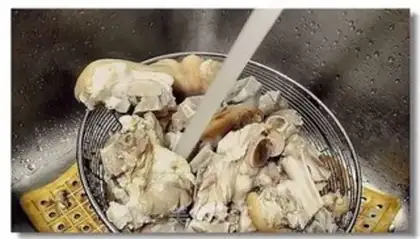 Make Water boiled hoof flowers step 3