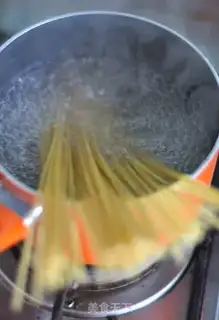 Make Tomato pasta step 0
