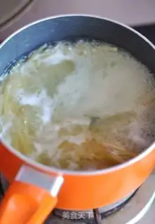 Make Tomato pasta step 1