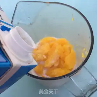Make Eight-inch heart-shaped orange cake step 2