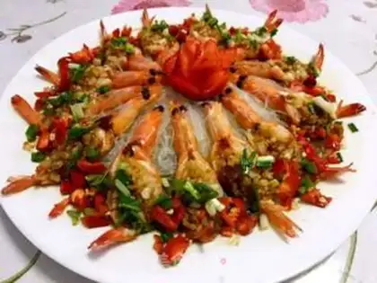 Make Flowers with rich shrimp step 3