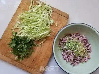 Make Squid vegetable pie step 1