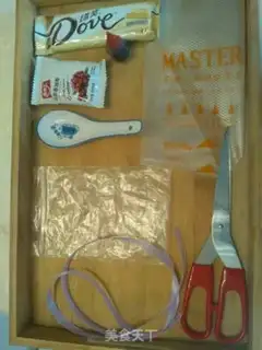 Make Lotus spoon chocolate step 0