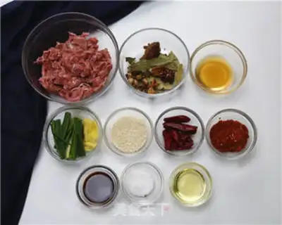 Make Spicy toothpick beef step 0