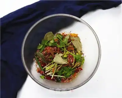 Make Spicy toothpick beef step 1