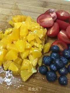 Make Seven inches of fruit cream cake step 1